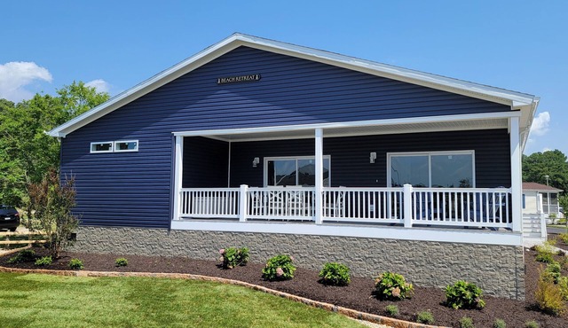Beautiful home - marina, beach, pools, family fun, pets!