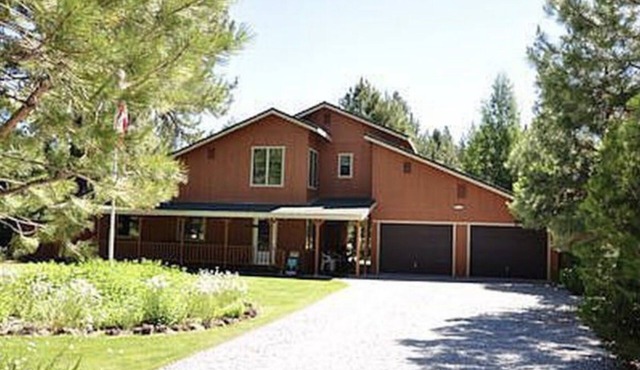 Beautiful home minutes to Mt. Lassen, hunting, Pacific Crest Trail and fishing