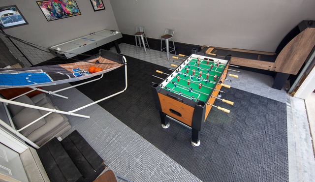 Beautiful Home Near Downtown With Game Room!