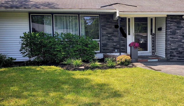 Beautiful home near Drumlins Country Club/SU