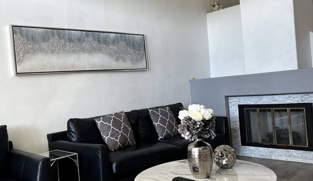 Beautiful Home Near the Beach and Shopping Centers