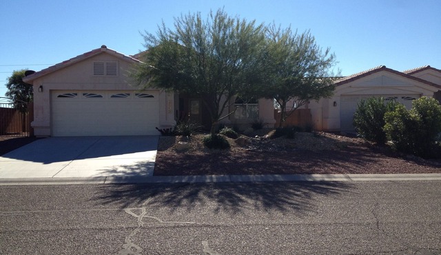 Beautiful Home Near River in Desert Lakes Golf Course Area