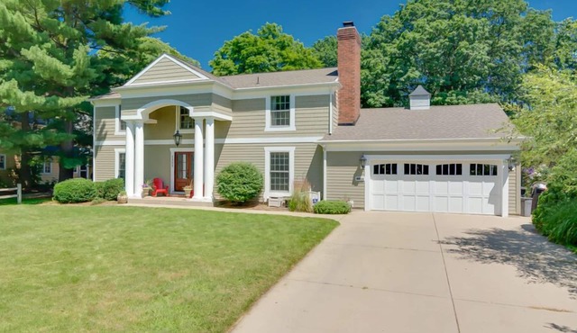 BEAUTIFUL HOME NEAR NOTRE DAME