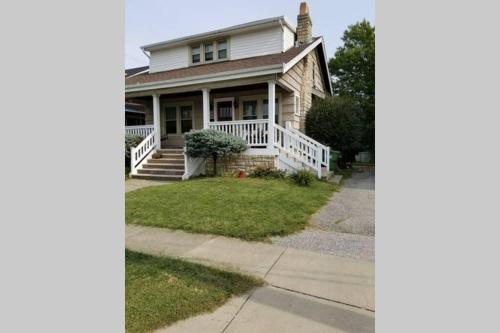 Beautiful Home off I-75/71, Great Neighborhood