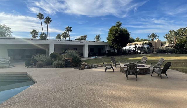 Beautiful Home on 1 acre lot facing the golf course in Scottsdale