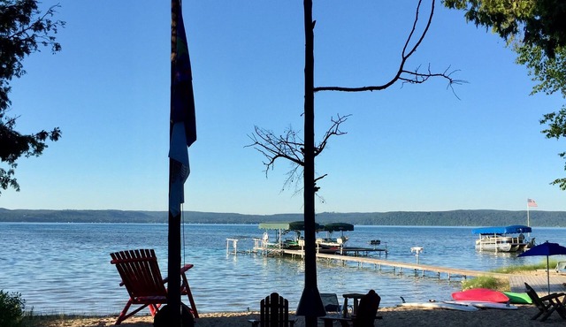 Beautiful Home On Glen Lake