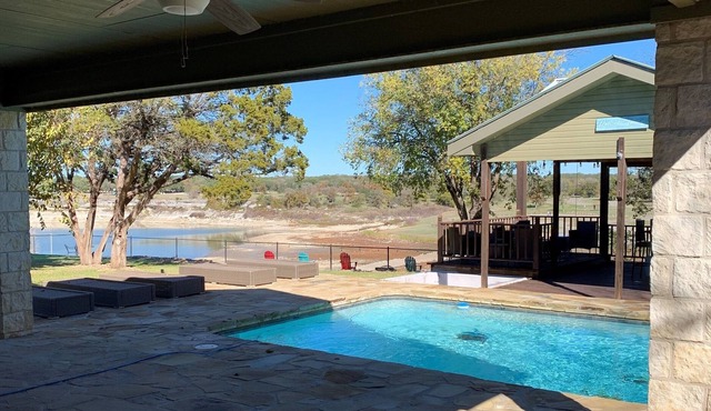 Beautiful home on Lake Belton with Private Pool and Pavilion