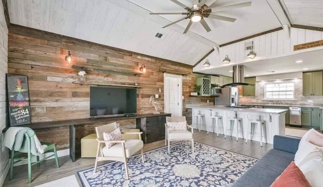 Beautiful Home on Ocean Canals near Galveston