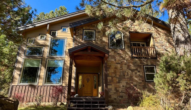 Beautiful home on the River- Hot Tub! - 5 minutes from downtown McCall