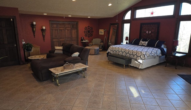 Beautiful home on the wine trail. Pool, cooks kitchen, incredible master suite