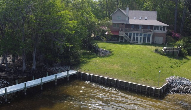 Beautiful home on Blounts Bay ready for your next family vacation