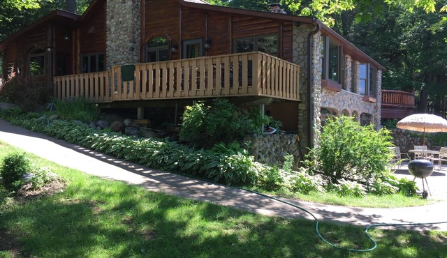 Beautiful Home on Lake Tomahawk. Weekly rental.