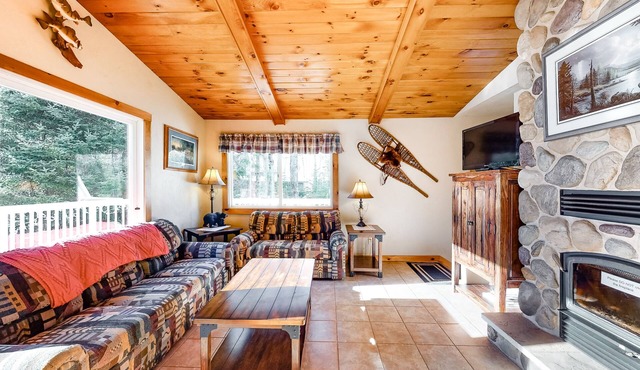 Beautiful home on High Lake w/private pier, large deck & canoes