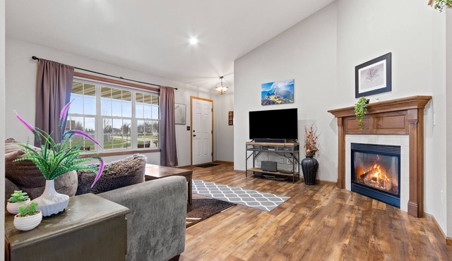 Beautiful home only 15 minutes from Lambeau Field