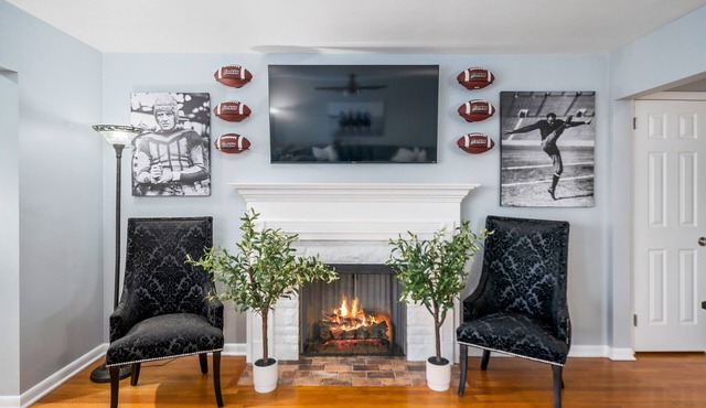 Beautiful Home only Steps to the Pro Football Hall of Fame, Sleeps up to 12!