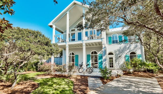 Beautiful home; private pool & private beach. Away from the crowds!