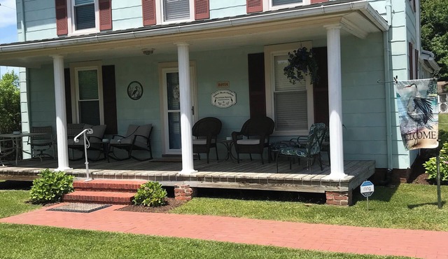 Beautiful home & short walk to beach, restaurants, and marinas in Rock Hall, MD