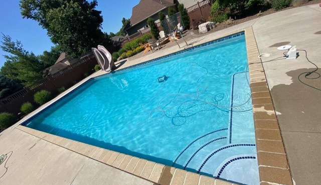 Beautiful home Sleeps 10 with Heated Inground Pool