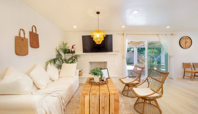 Beautiful home in Fountain Valley - 7 minutes from the beach