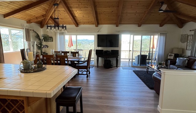 Beautiful Home In The Middle Of Wine Country with incredible sunsets, WiFi,