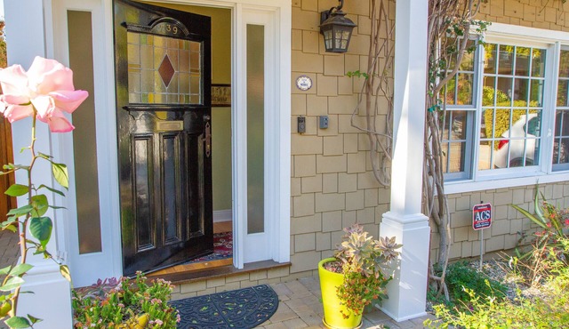 Beautiful home and garden, walk to village, beach and trails