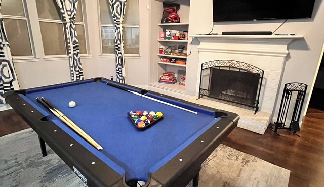 Beautiful Home W/Heated Pool- Sleeps 16, Pets & Small Events Allowed W/Approval