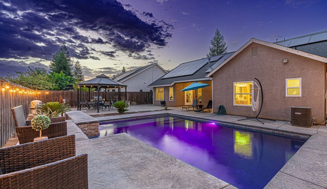 Beautiful home W/Pool Close to National Parks.