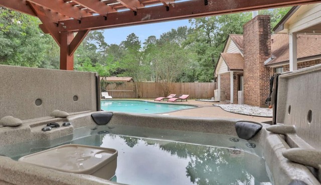 Beautiful Home w/Pool & Separate Guesthouse on 6 Acres