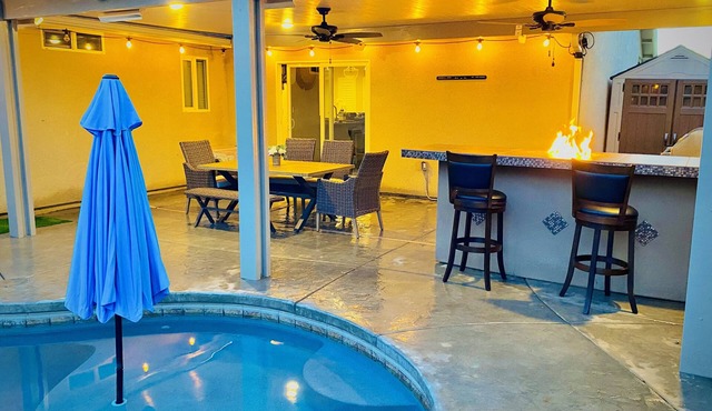 Beautiful home W/Pool, Spa, Fire pit & Outdoor grill.