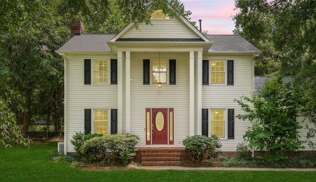 Beautiful Home Walking Distance to Elon University