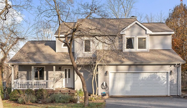 Beautiful Home with Gamers Paradise Game Room!
