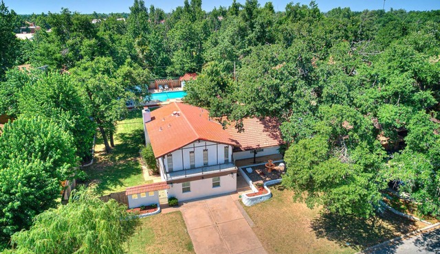 Beautiful home with large outdoor pool and hot tub. Large beautiful backyard