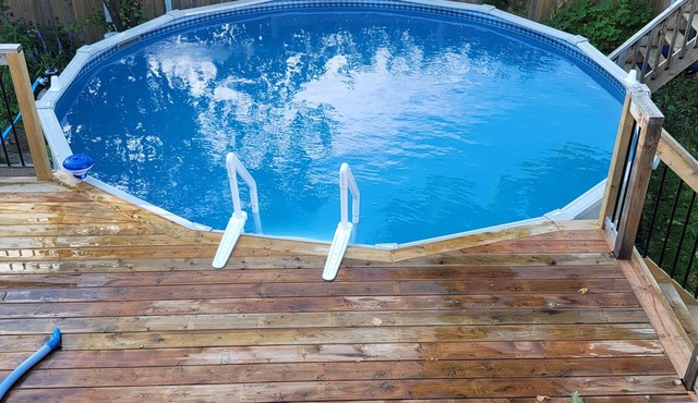 BEAUTIFUL HOME WITH POOL NEAR TRENT UNIVERSITY