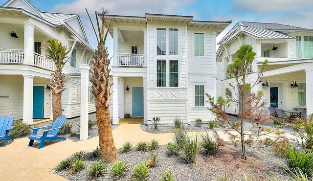 Beautiful home with pools, golf, fitness area, washer/dryer, & WiFi