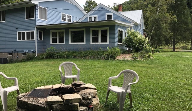 Beautiful Home with 9 Bedrooms, 7 bathrooms, 2 Cabins, 18 Hole Disc Golf Course