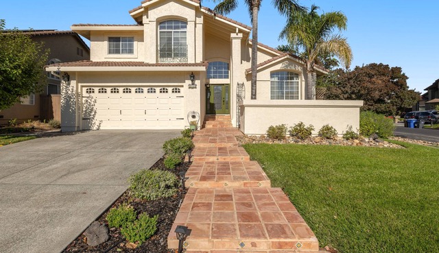 Beautiful home with fireplace, enclosed yard, central AC & washer/dryer