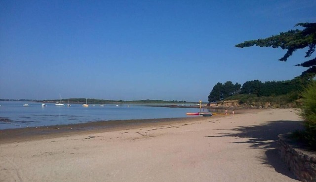 Beautiful home with heated pool and spa, 200 meters from the beach