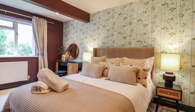 Beautiful home with hot tub near Cambridge