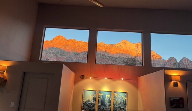 Beautiful Home with private Infinity Edge Pool 2 miles to ZNP main entrance