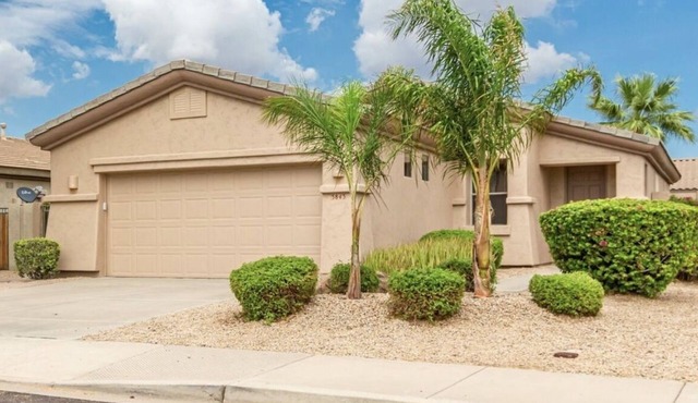 ~BEAUTIFUL HOME WITH POOL IN PRESTIGIOUS LITCHFIELD/PALM VALLEY