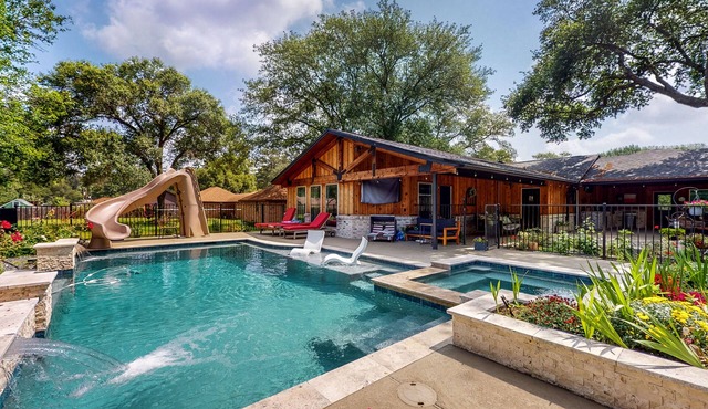 Beautiful Home with pool, fireplace, pool table, hot tub, & W/D