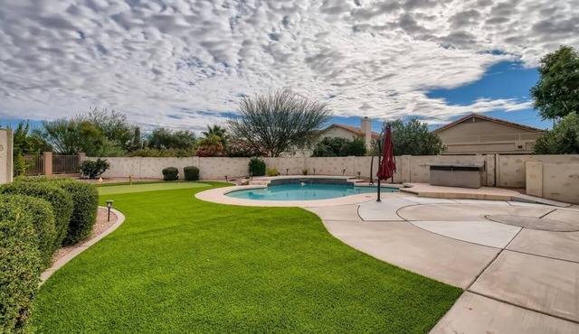 Beautiful Home with private pool, hot tub, grill and fire pit on golf course!