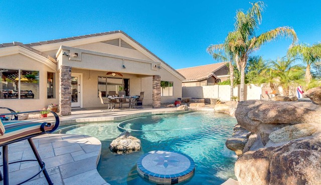 Beautiful Home with Private- Resort-like Swimming Pool & Spa in Augusta Ranch
