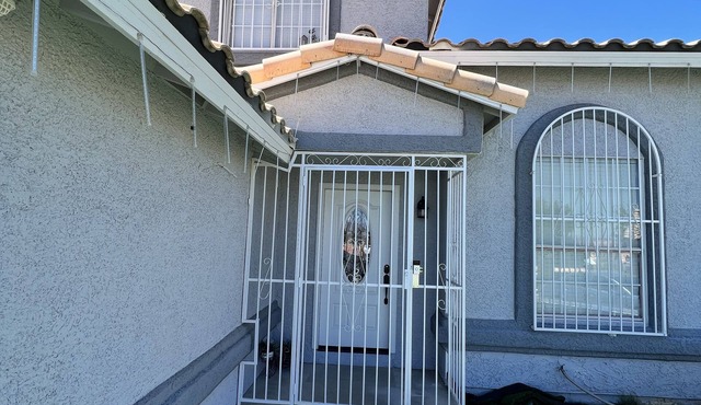 Beautiful home with free parking