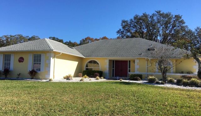 Beautiful Home With Heated Pool In A Nice Neighborhood