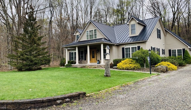 Beautiful home within walking distance to lake!
