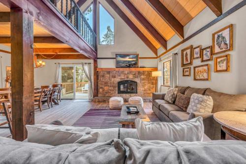 Beautiful Homewood Retreat with Deck and Grill