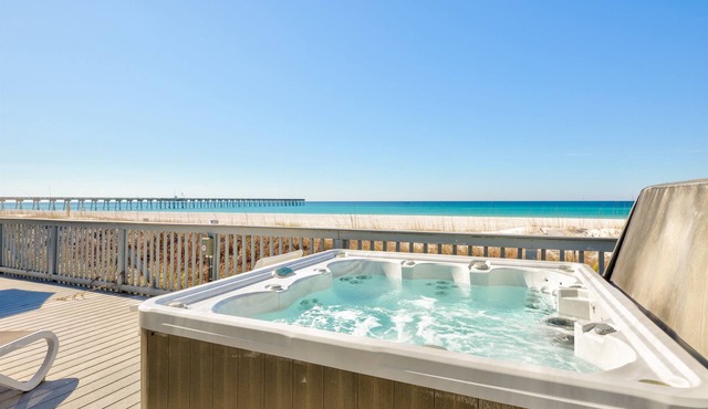 Beautiful Hot Tub 1 Level Home Right on the Beach, right by Pier Park! Sleeps 12