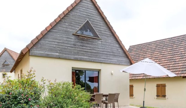 Beautiful house in a holiday park with a pool