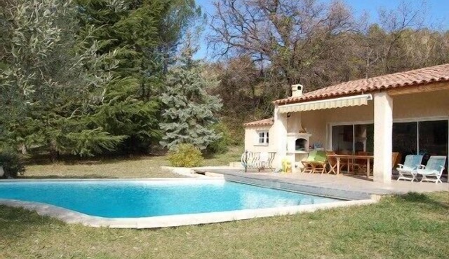 Beautiful house with swimming pool, superb view on Mont Ventoux and old town